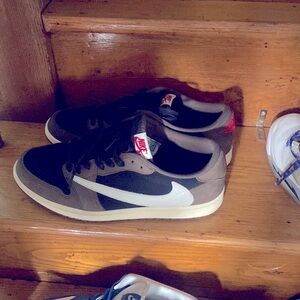 No box but in good condition